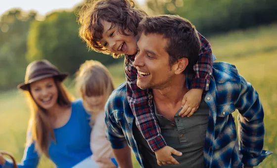 Família reunida ao ar livre