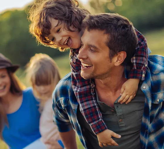 Família reunida ao ar livre
